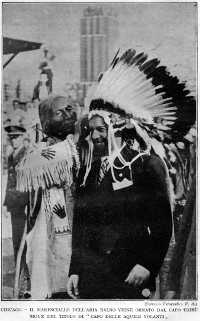 Chicago - Il Maresciallo dell'aria Balbo viene ornato dal capo trib Sioux del titolo di 